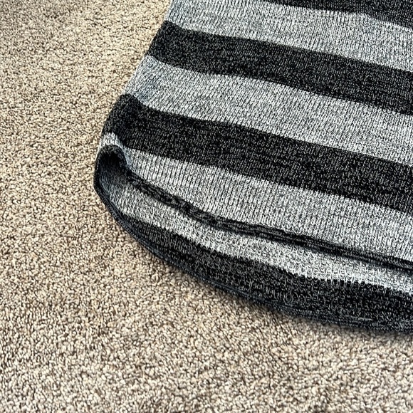 Express Sweater - Picture 5 of 5